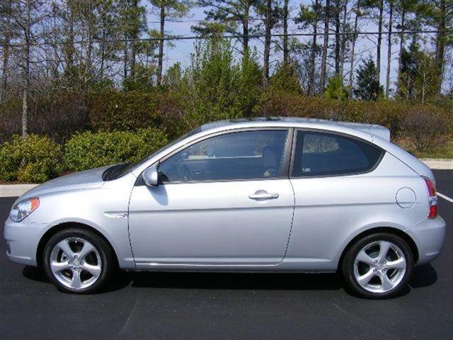 Hyundai Accent 2010 photo 1