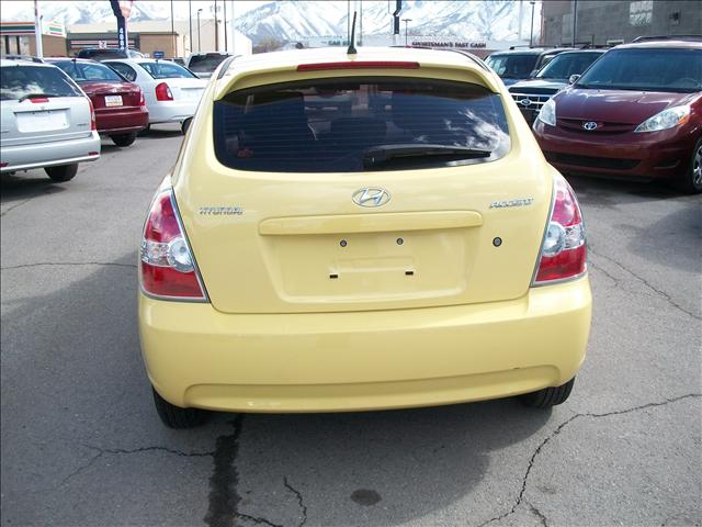 Hyundai Accent 2010 photo 2