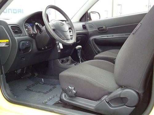Hyundai Accent 2010 photo 2
