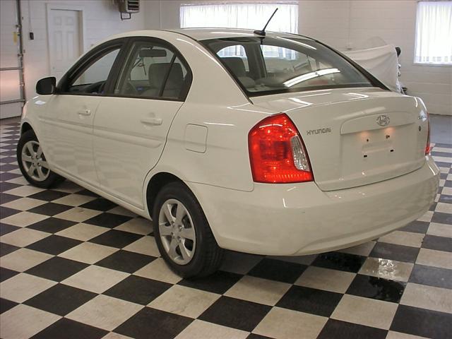 Hyundai Accent 2010 photo 3