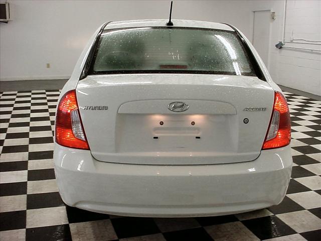 Hyundai Accent 2010 photo 3