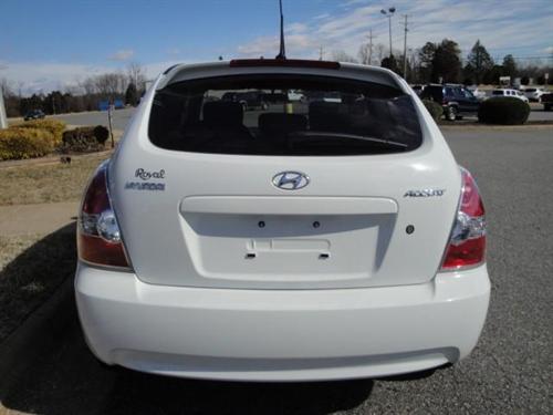 Hyundai Accent 2010 photo 1