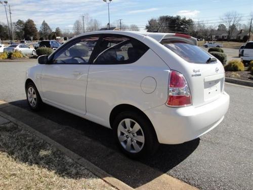 Hyundai Accent 2010 photo 2