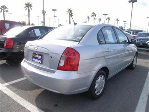 Hyundai Accent 2010 photo 3