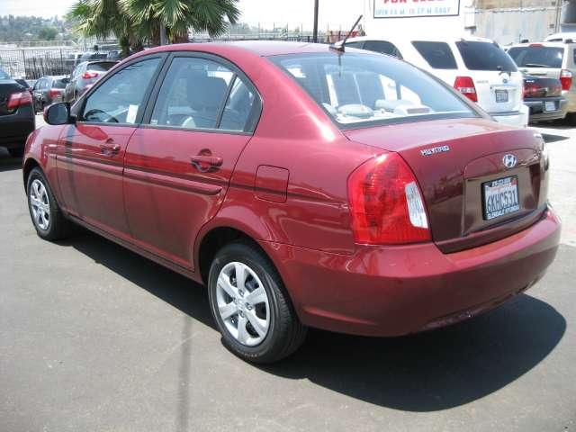 Hyundai Accent 2010 photo 2