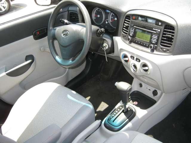 Hyundai Accent 2010 photo 3