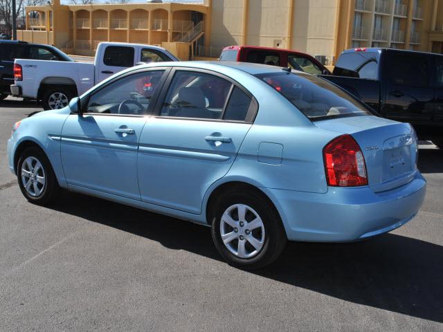 Hyundai Accent 2010 photo 2