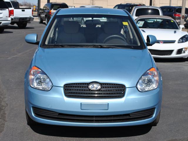 Hyundai Accent 2010 photo 3