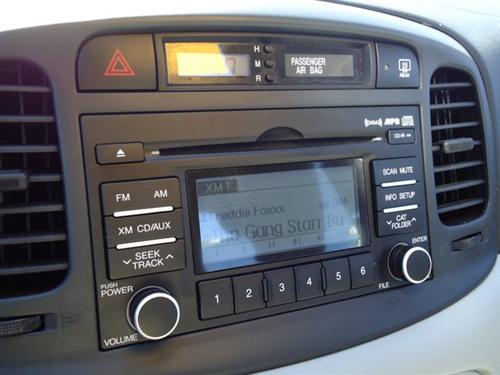 Hyundai Accent 2010 photo 2