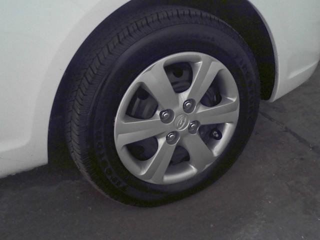 Hyundai Accent 2010 photo 4