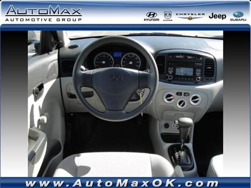 Hyundai Accent 2010 photo 4