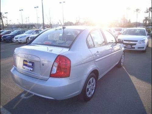 Hyundai Accent 2010 photo 3