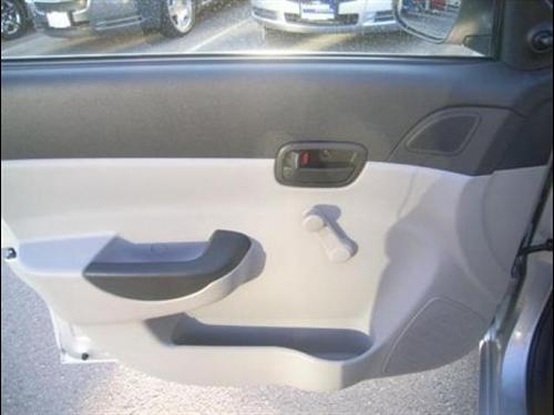 Hyundai Accent 2010 photo 4