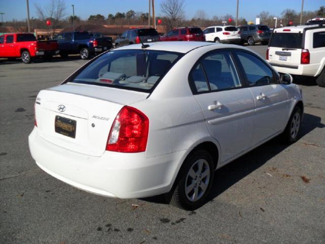 Hyundai Accent 2010 photo 1