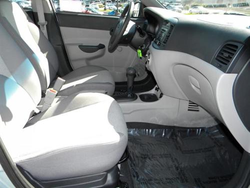Hyundai Accent 2010 photo 3