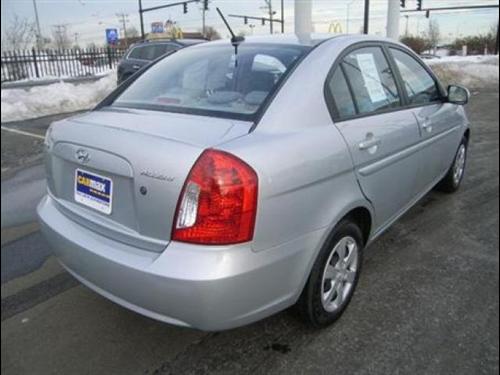 Hyundai Accent 2010 photo 2