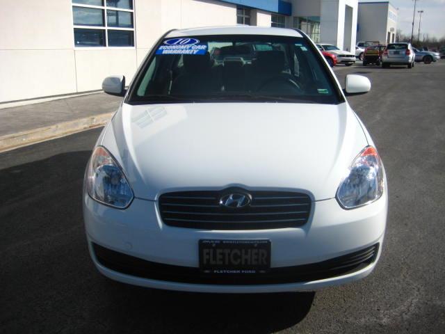 Hyundai Accent 2010 photo 1
