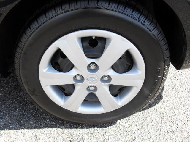 Hyundai Accent 2010 photo 3