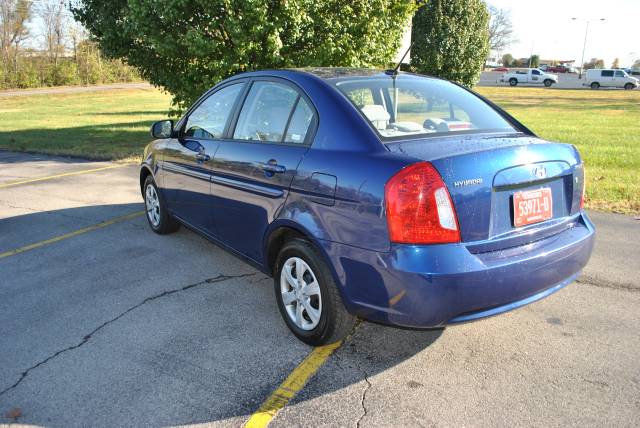 Hyundai Accent 2010 photo 2