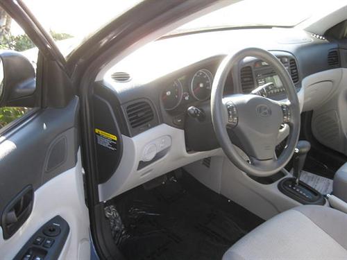 Hyundai Accent 2010 photo 2