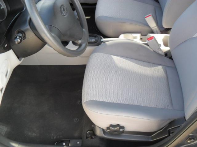 Hyundai Accent 2010 photo 3