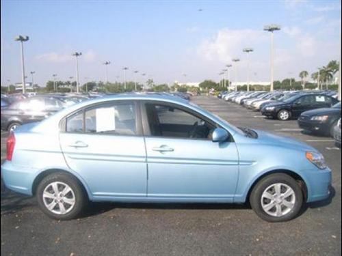 Hyundai Accent 2010 photo 3