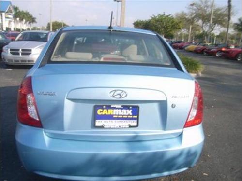 Hyundai Accent 2010 photo 4