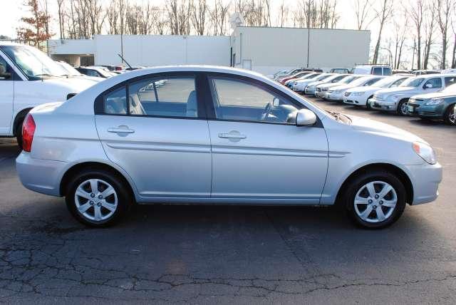 Hyundai Accent 2010 photo 2