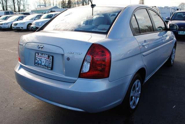 Hyundai Accent 2010 photo 3