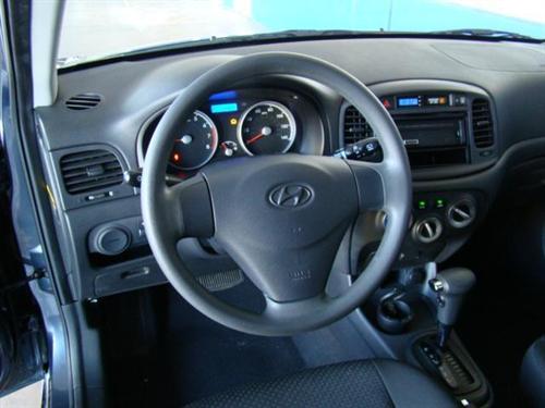 Hyundai Accent 2010 photo 2