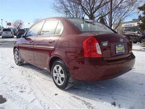 Hyundai Accent 2010 photo 2