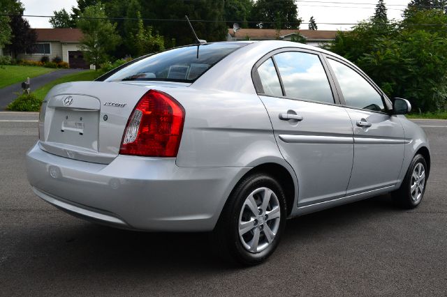 Hyundai Accent 2010 photo 2