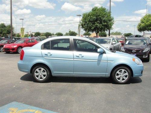 Hyundai Accent 2010 photo 3
