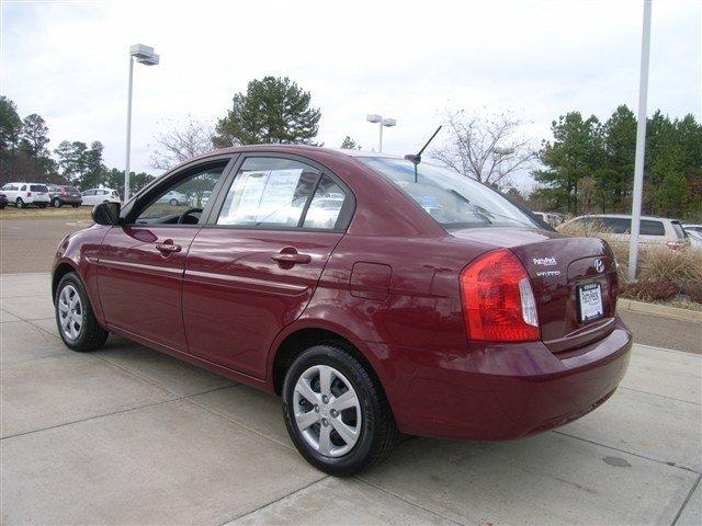 Hyundai Accent 2010 photo 2