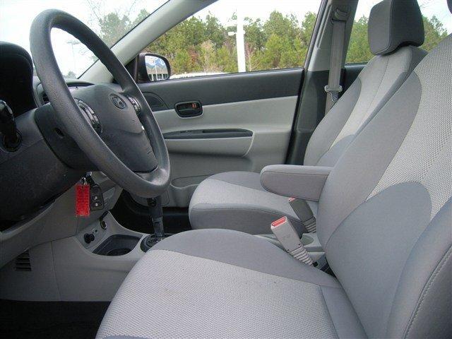 Hyundai Accent 2010 photo 4