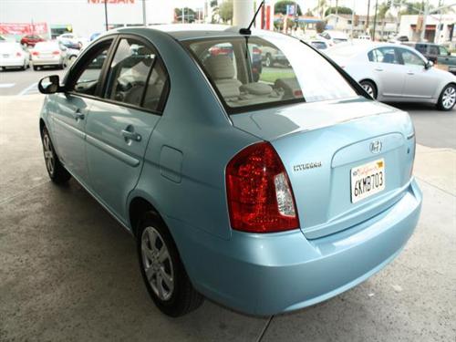 Hyundai Accent 2010 photo 4