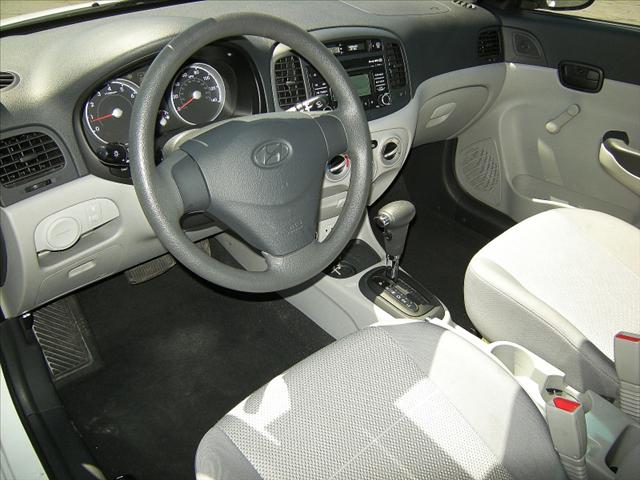 Hyundai Accent 2010 photo 3