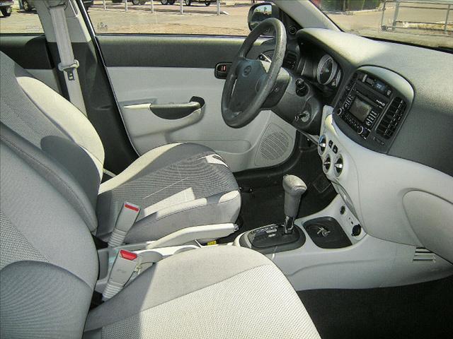 Hyundai Accent 2010 photo 4