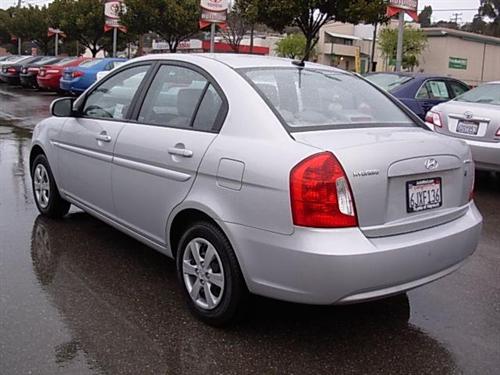 Hyundai Accent 2010 photo 3