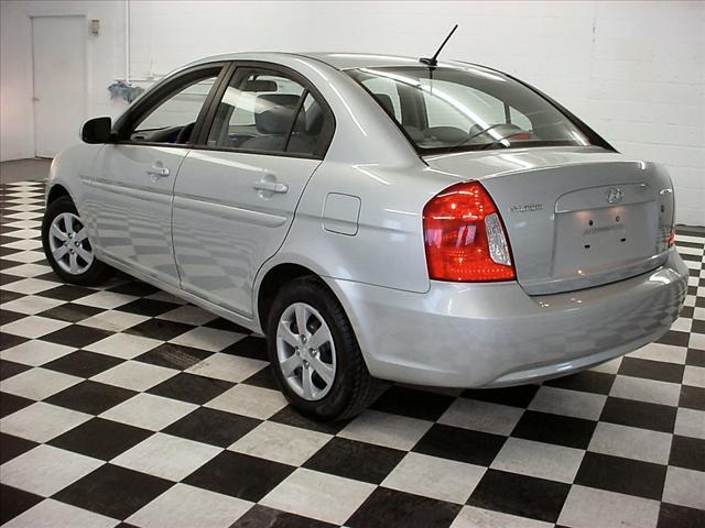 Hyundai Accent 2010 photo 4