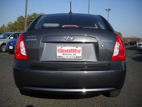 Hyundai Accent 2010 photo 3