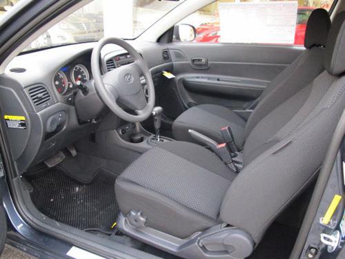 Hyundai Accent 2010 photo 2