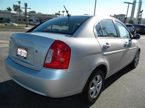 Hyundai Accent 2010 photo 3