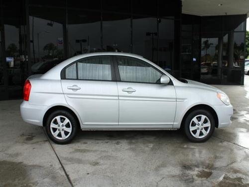 Hyundai Accent 2010 photo 1