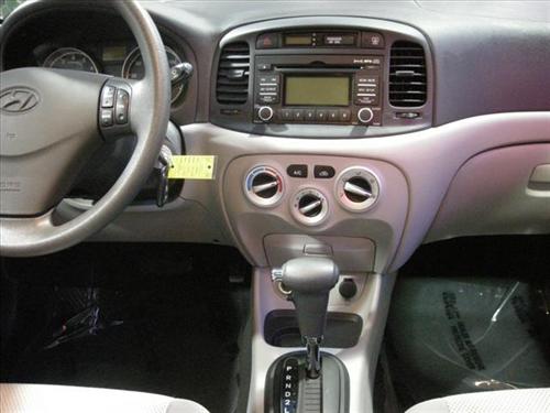 Hyundai Accent 2010 photo 3
