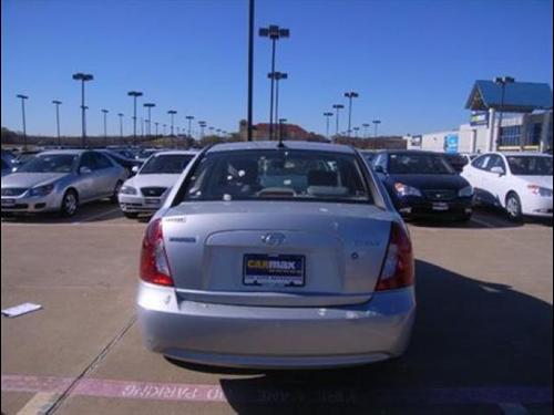 Hyundai Accent 2010 photo 3