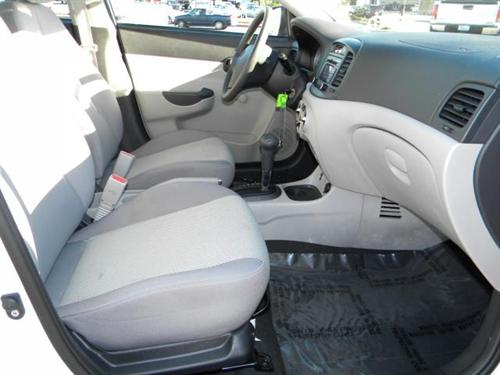 Hyundai Accent 2010 photo 3
