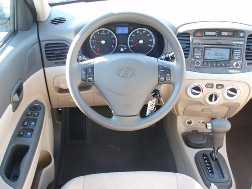 Hyundai Accent 2010 photo 1