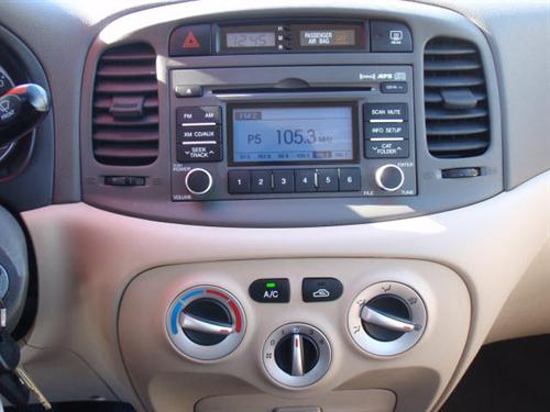 Hyundai Accent 2010 photo 3