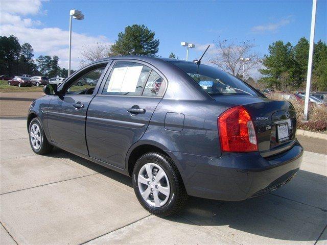 Hyundai Accent 2010 photo 2